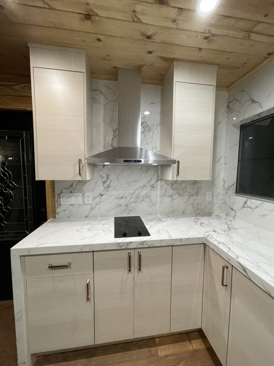 A full-height backsplashes in a kitchen
